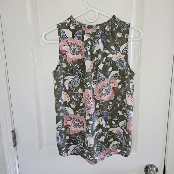 LOFT petite small foral tank top covered button - Picture 4 of 6